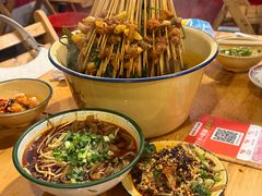 -拈签一笑黄牛肉辣卤串串