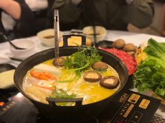 -鲜入围煮花胶鸡海鲜火锅