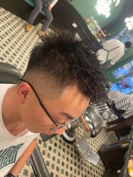 -海文先生国潮烫染男士理发馆