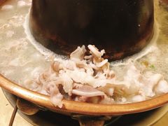 -洞庭洲·防空洞火锅·烧烤·铜锅涮肉(新百广场店)