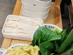 -鲁员外地锅鸡地锅鱼(古墩路店)