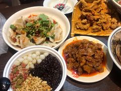 -爆炸头阿姨小四川正宗川味小吃(无任何分店)