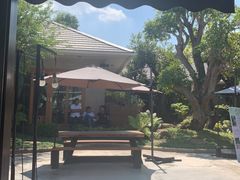 -Chom Cafe and Restaurant