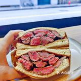 午餐来一份巨巨巨大的菲力牛排三明治