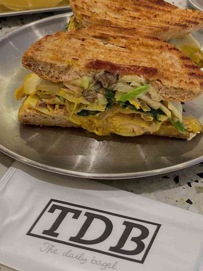 the daily bagel-"[薄荷]环境: 店铺很小,有3张桌子和一.