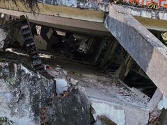 -四川汶川特大地震漩口中学遗址