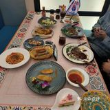 俄式罐焖牛肉，牛肉炖得十分软烂，汤汁浓郁。沙拉新鲜可口