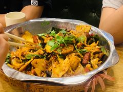 -愉肴麻辣香锅(中山路店)