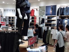 -优衣库(南宁安吉万达广场店)