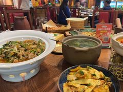 -老滇山寨•云南特色菜•地方菜•民族风情歌舞表演(金碧店)