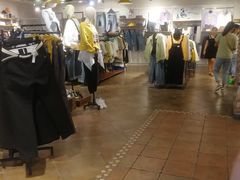 -三福时尚(三峡广场华夏银座店)