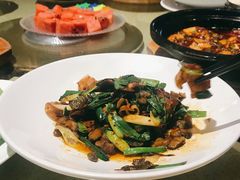 蒜苗回锅肉-铜锣湾·有麝自然香(重庆新天地店)