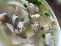 鱼头豆腐汤-阳江河堤老牌曾记美食