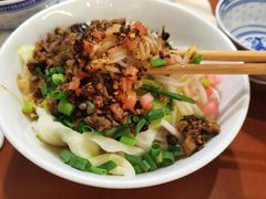 干拌香菇肉酱粗粉-袁妈红豆汤(重庆总店)