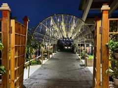 -冰冰龙虾·江湖菜·花园江景餐厅