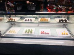 面包甜点陈列柜-绮梦西湖·云端餐厅(歌德店)