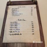 店面不大，也就摆了六七张双人位（可拼桌）