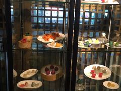 面包甜点陈列柜-東舍食唐精品陕菜馆