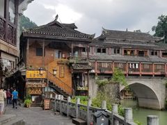 -临江餐馆二楼美食部落