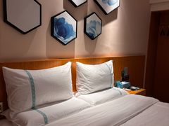 -希岸·轻雅酒店(广州白鹅潭艺术中心花地湾地铁站店)