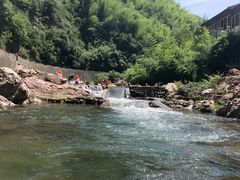 -安吉龙王山峡谷漂流