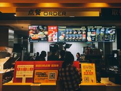 门面-麦当劳(新世纪环球中心店)