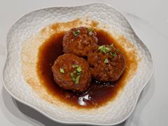 鸭蛋黄狮子头-梅飞酒家(桑园路店)