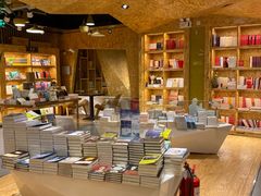 -新华里咖啡书吧(新华书店小寨店)