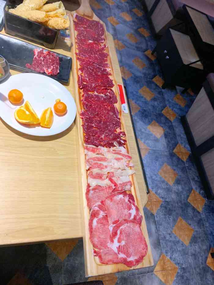 大丰收·潮牛(集美万达店)-"[环境]店面装修还不错,干净整洁,餐具.