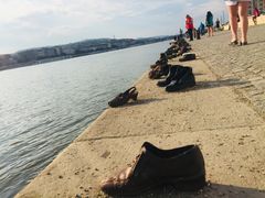 -多瑙河畔鞋履雕塑