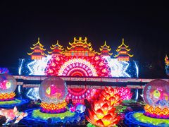 -淄博花灯齐彩城