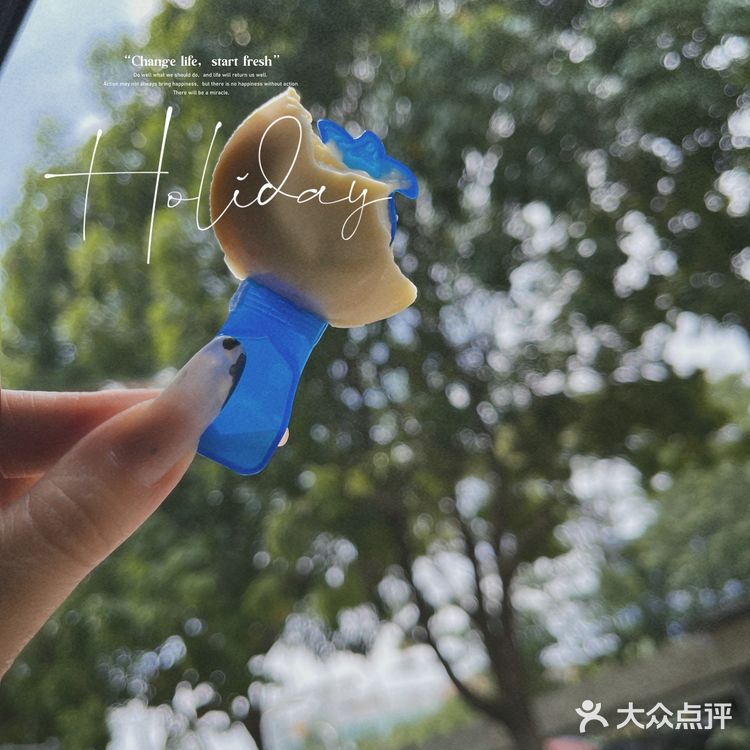 人流密集，周边有小区，各类食肆餐饮