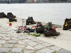 -多瑙河畔鞋履雕塑