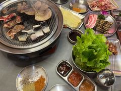 -围炉肉舍•炭烤活鳗•丹东海鲜烤肉(步行街店)