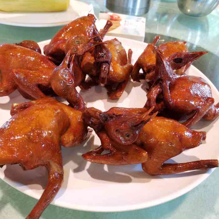 南粤光明乳鸽(光明总店)-"去深圳参加展会,有客户请客,蹭的晚饭,到.