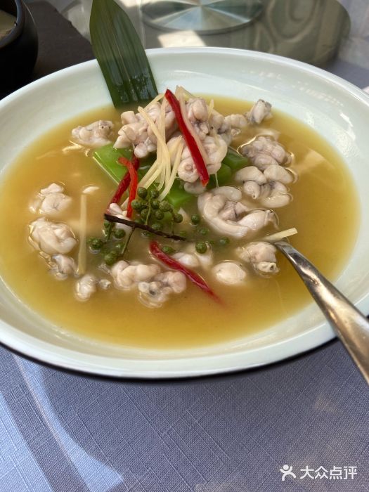 梧桐鲜花椒泡菜煮牛蛙图片
