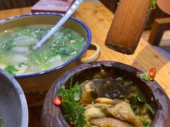 -老滇山寨•云南特色菜•地方菜•民族风情歌舞表演(金碧店)