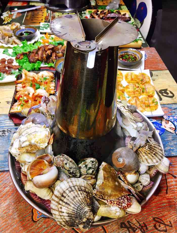 味之道海鲜铜火锅-"很不错的一家海鲜铜火锅~店内装修还可以~.