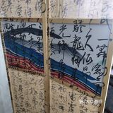 走进街角的这家咖啡馆，我喜欢坐在一个靠窗的位置