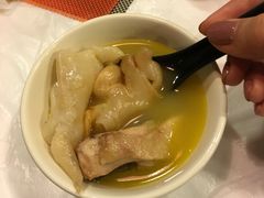 -鲜入围煮花胶鸡海鲜火锅