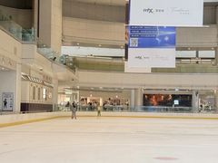 -冰纷万象滑冰场(深圳万象城店)