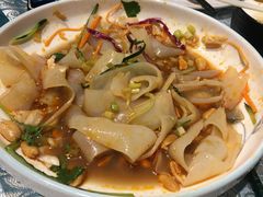 新疆凉皮-巴扎美食·新疆菜·西域歌舞表演餐厅(新疆大厦店)