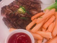 碳烤肉眼牛排及秘制牛排汁-WOLFGANG PUCK KITCHEN & BAR(迪士尼小镇店)