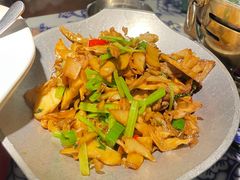 -卢大鲜鱼头捞饭(美利广场店)