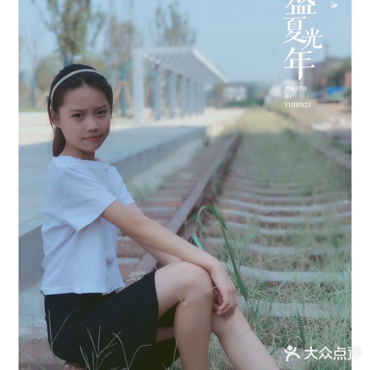 慈氏塔位于汴河街往下游走的一条老街里面，因为街道很老