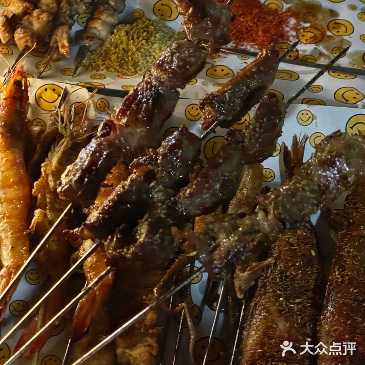 从野摊就开始追的烧烤，胸口油一绝❗️