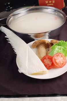 -三人行骨头王火锅(长寿店)