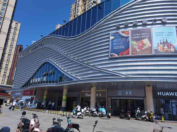 长申购物广场(南昌店)-"货品摆放整齐,品种很多,各种海鲜鱼虾蟹,.