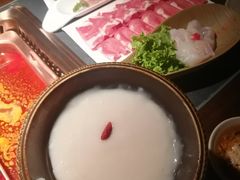-老牌坊云南鱼豆花火锅(哈西万达店)