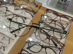 -美式眼镜·授权蔡司.依视路.尼康.豪雅.明月(人民广场店)